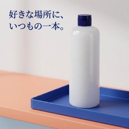 ピーチ色の棚と青いトレーに合わせた化粧水