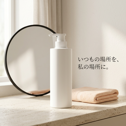 朝の洗面台に鏡とタオルと乳液を並べたイメージ